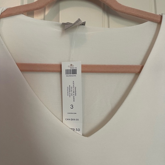 Chicos 3X bell sleeved white v-neck shirt. NWT - Picture 4 of 7